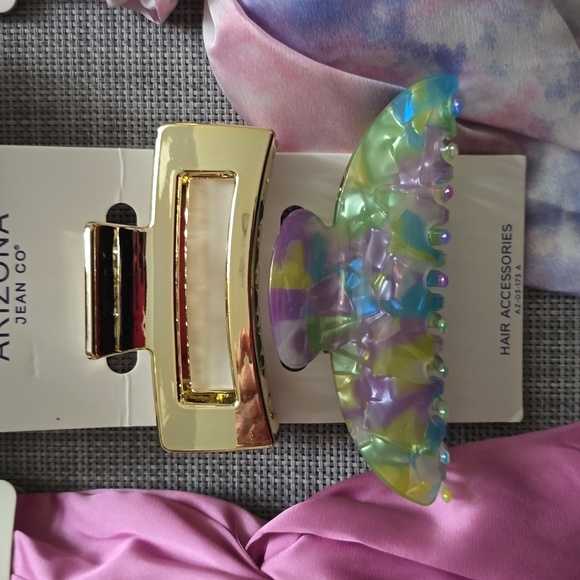 HAIR ACCESSORIES - Picture 3 of 12